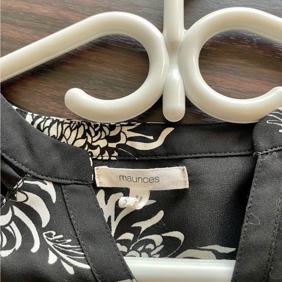 Black and White Blouse - Picture 3 of 3